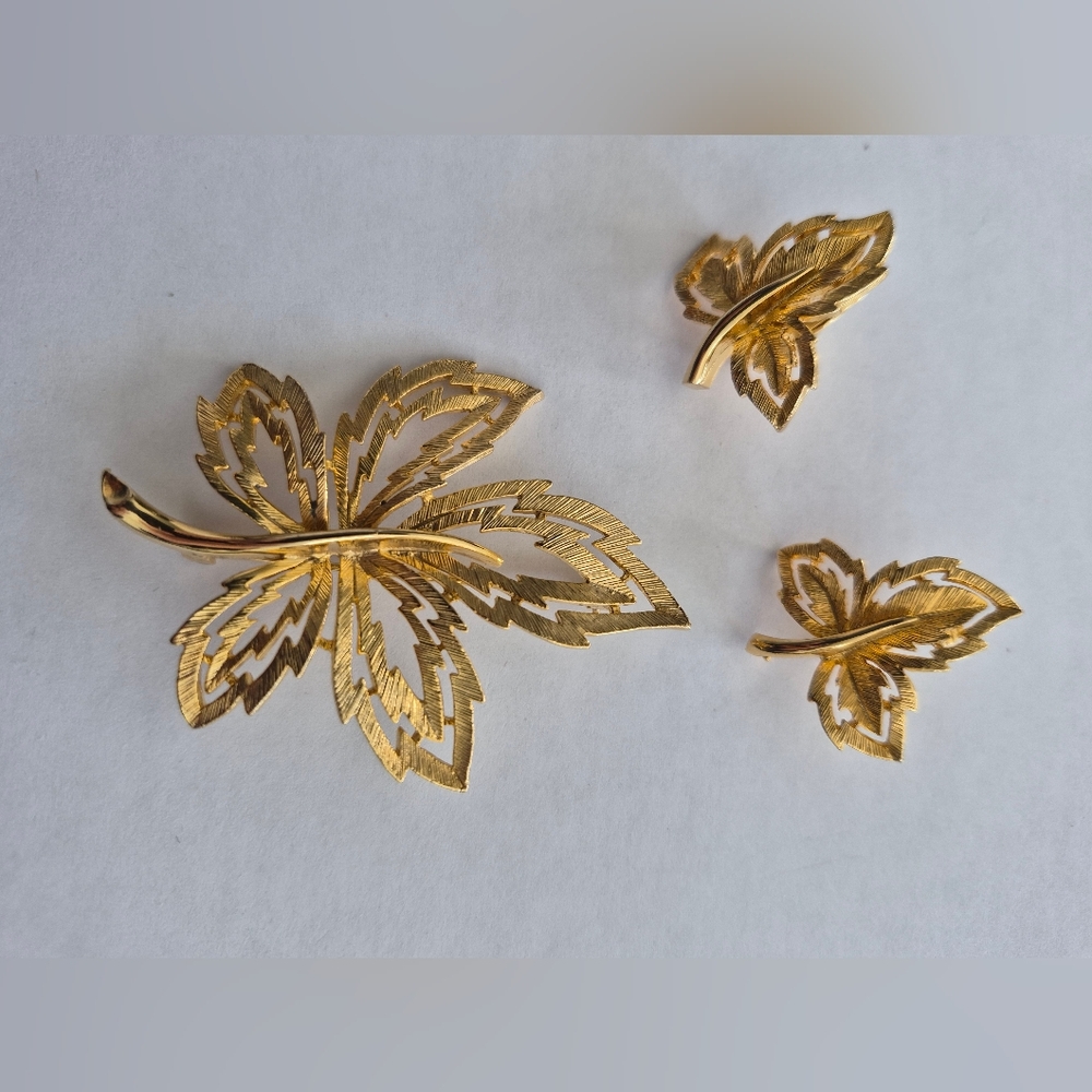 Source Unknown Gold Leaf Hair Accessory Set